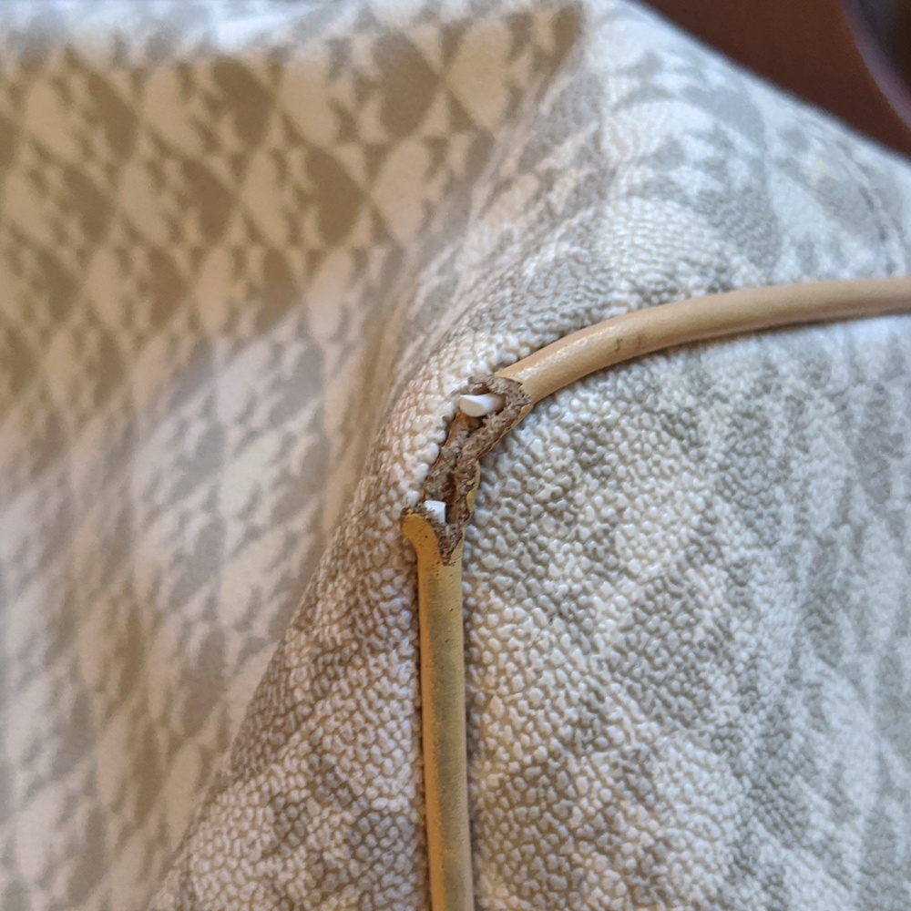 Kate Spade Beige and White Tote Bag - Picture 4 of 10